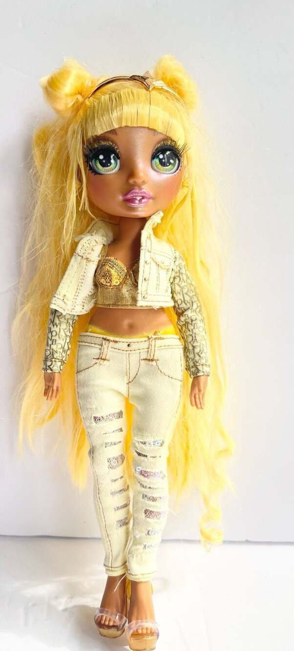 Rainbow High Sunny Madison Yellow Fashion Doll with Gold Outfit and Shoes